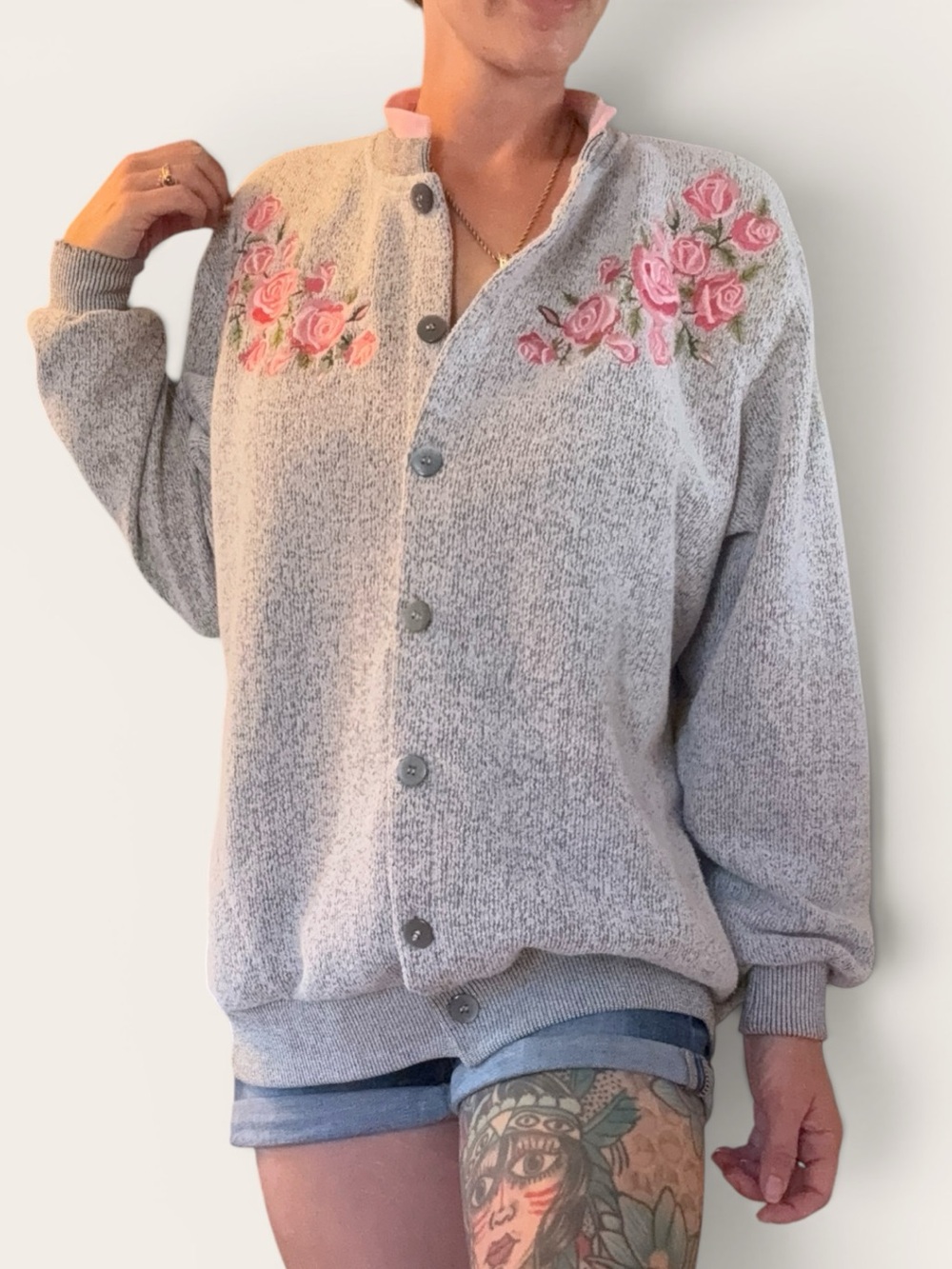 VTG 90s Light Gray Knit Cardigan with Pink Rose Embroidery - Cottagecore -M